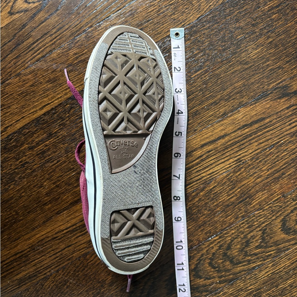 EUC Burgundy Converse Low Tops - Picture 7 of 7